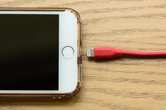 apple, iphone, smartphone, technology, mobile, communication, touchscreen, phone, cell, cellular, cellphone, battery, usb, cable, connection, connector, charge, recharge, electronics, digital, device, office, business, battery, battery, battery, battery, battery, usb, usb, usb, connector, charge, charge, recharge, recharge. Battery charging problems: what to check first