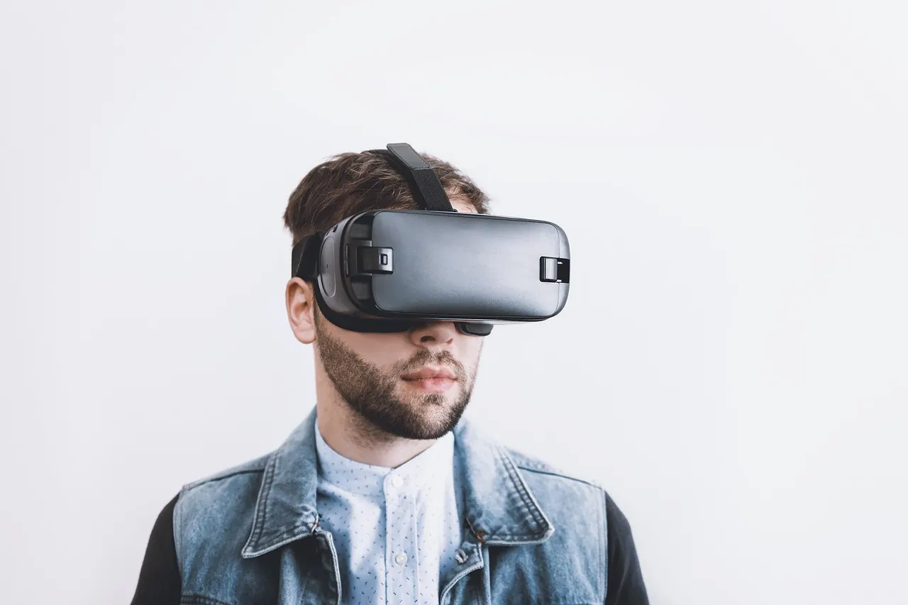 virtual, virtual reality, technology, reality, digital, metaverse, 3d, headset, device, entertainment, modern, goggles, glasses, tech, simulation, game, gadget, person, man, vision. Device and account security warning signs: what to do first