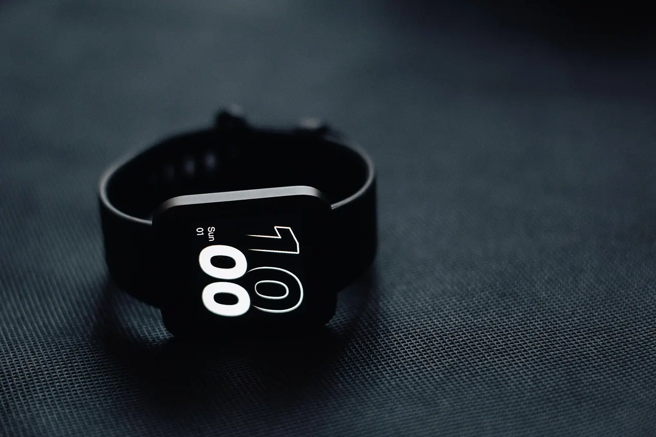 smartwatch, technology, watch, time, device, wireless, smart, digital, modern, mobile, gadget, electronic, wristwatch, wearable, touchscreen, wearable tech, sportswear, smartwatche