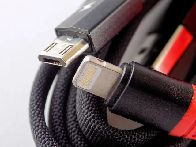 cable, wires, wire, technology, plug, electric, connection, usb, lightning, micro usb, landing, data, digital, energy, electronics, communication, smartphone, transfer. A new phone migration case: retiring the old phone safely
